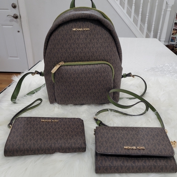 🤎🔹️Michael Kors🔹 Erin Small Backpack , wallet and crossbody- Evergreen Brown - Picture 12 of 13